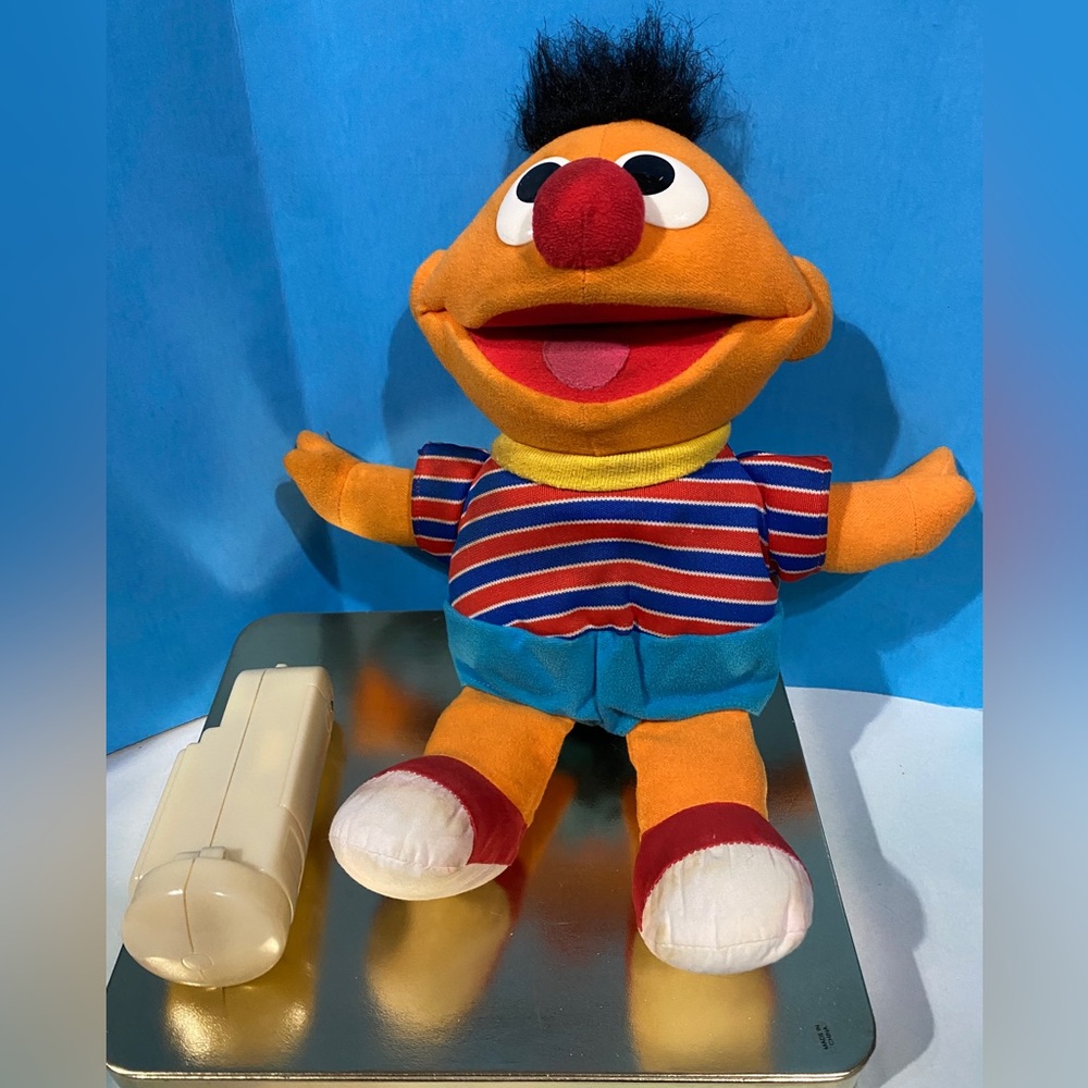 SESAME STREET VTG 90s TICKLE ME ERNIE SHAKES & TALKS WORKS!